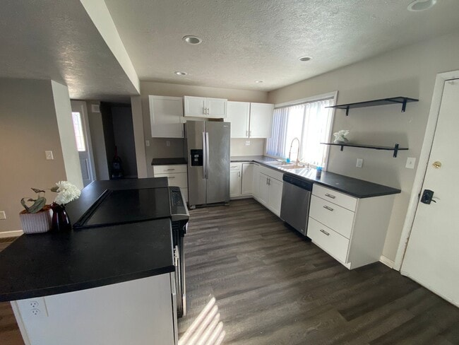 Building Photo - AVAILABLE NOW: GORGEOUS TOWNHOME $2,000/Month