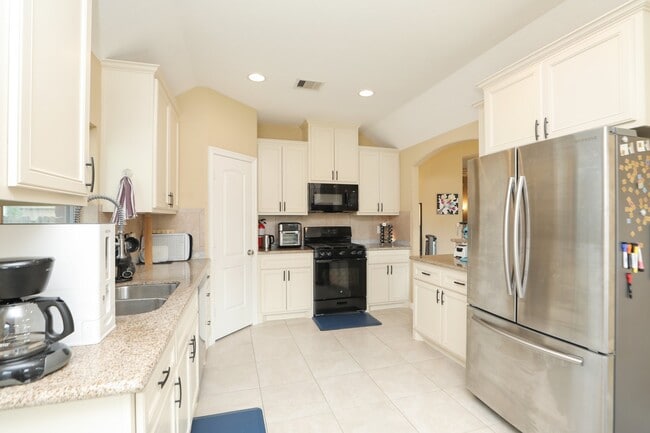 Building Photo - 6615 Goldspier St