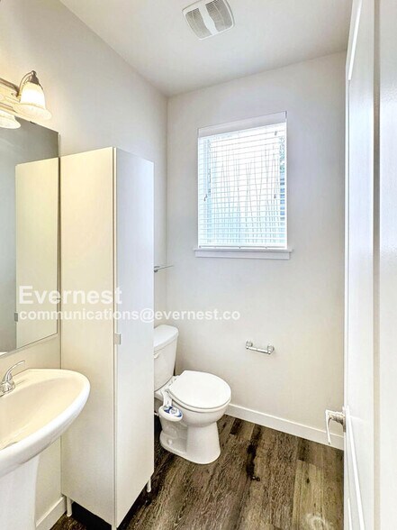 Building Photo - 19403 7th Ave W