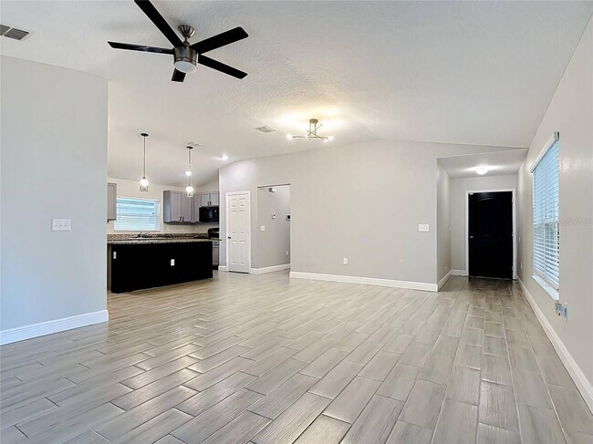 Building Photo - 3040 Lakes Crest Ave