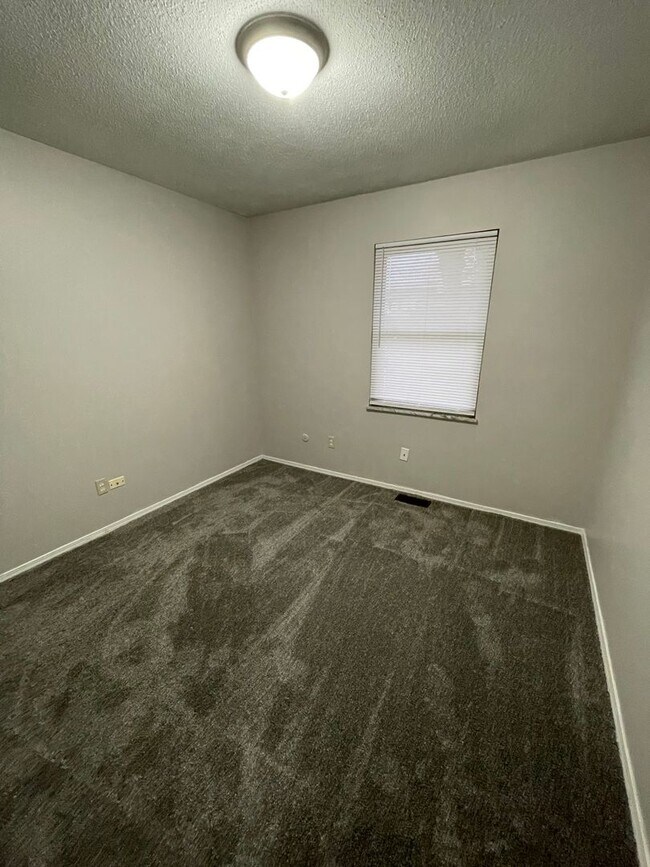 Building Photo - Warren Twp - 3 BR home