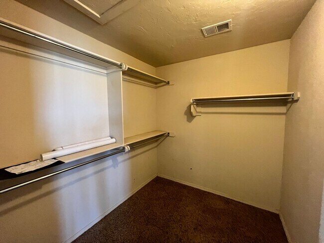 Building Photo - $500 OFF FIRST MONTHS RENT | Sweet Home in Hope Crossing!