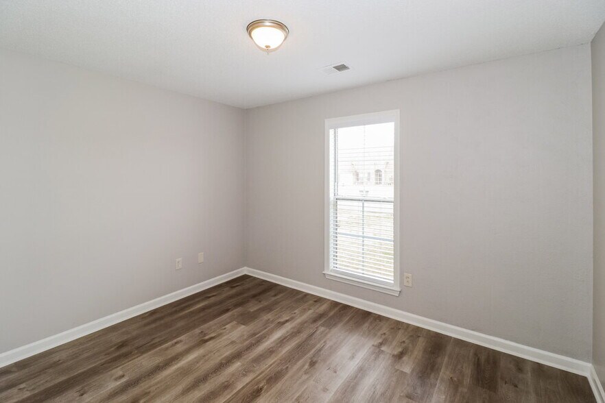 Building Photo - 25 Caitlyn Geneva Cove