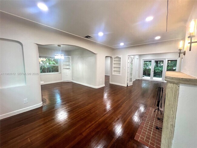 Building Photo - 1900 Tigertail Ave