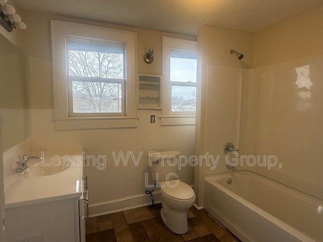 Building Photo - 2914 Virginia Ave