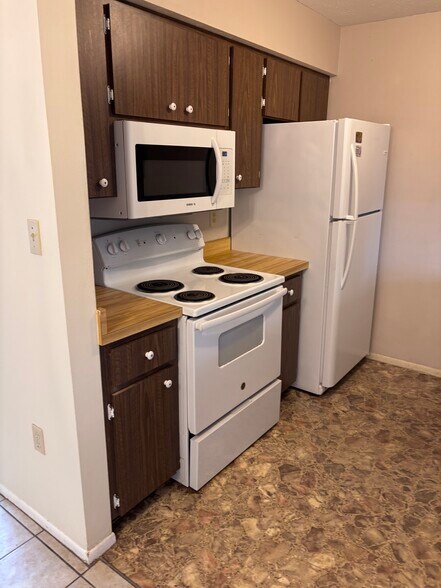 Building Photo - 5321 Foxwood Dr