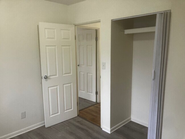 Building Photo - Charming 3BR Home with Beautiful Wood Floors