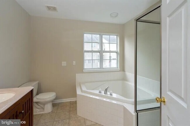 Masters bath - 10835 Vista Gardens Dr