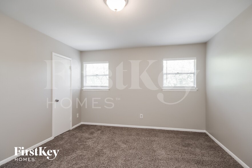 Building Photo - 1702 Corral Dr