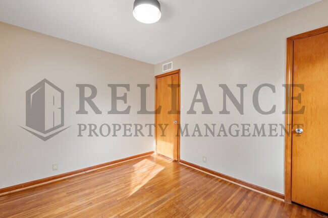 Building Photo - 1720 S Windsor Rd