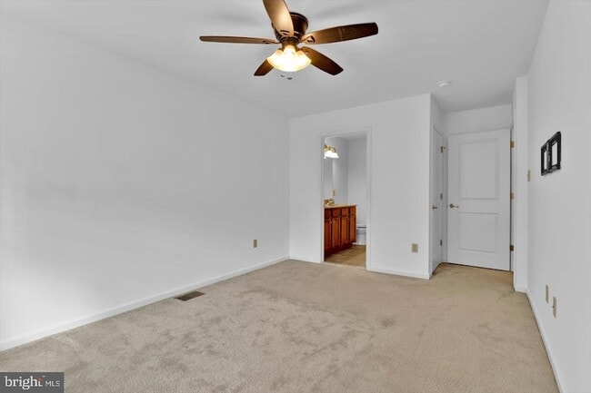 Building Photo - 7 Rowand Way E