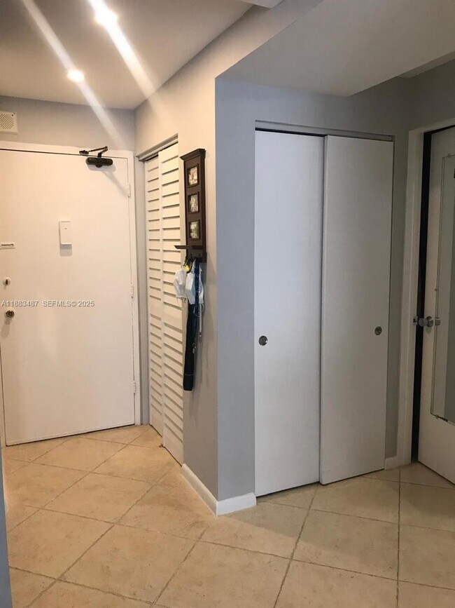 Building Photo - 401 Ocean Dr