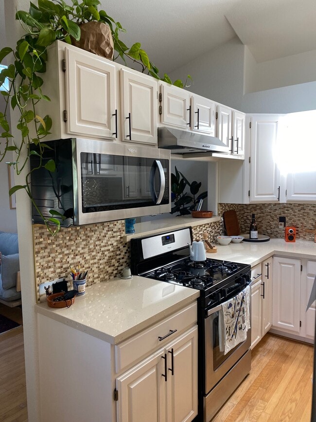Kitchen - 848 Pacific St