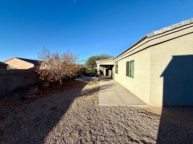 Building Photo - Beautiful 3 Bedroom with 3 Car Garage- Available Now!