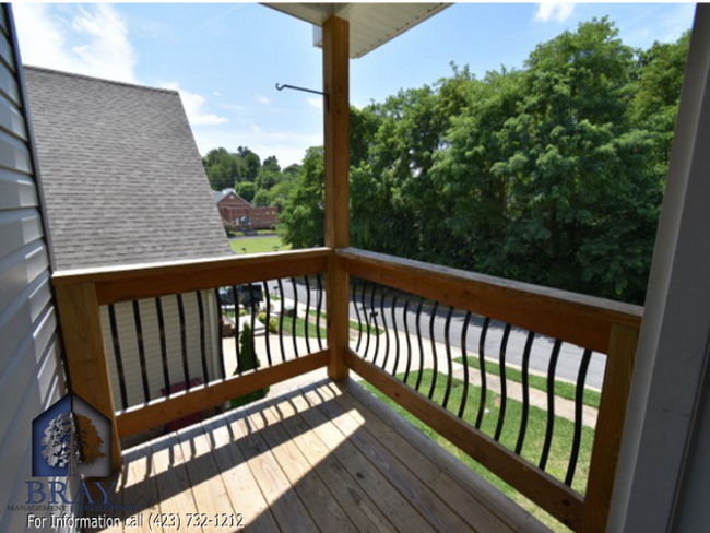 Building Photo - Modern 2-Bed Townhome in Ridge Pointe Subd...