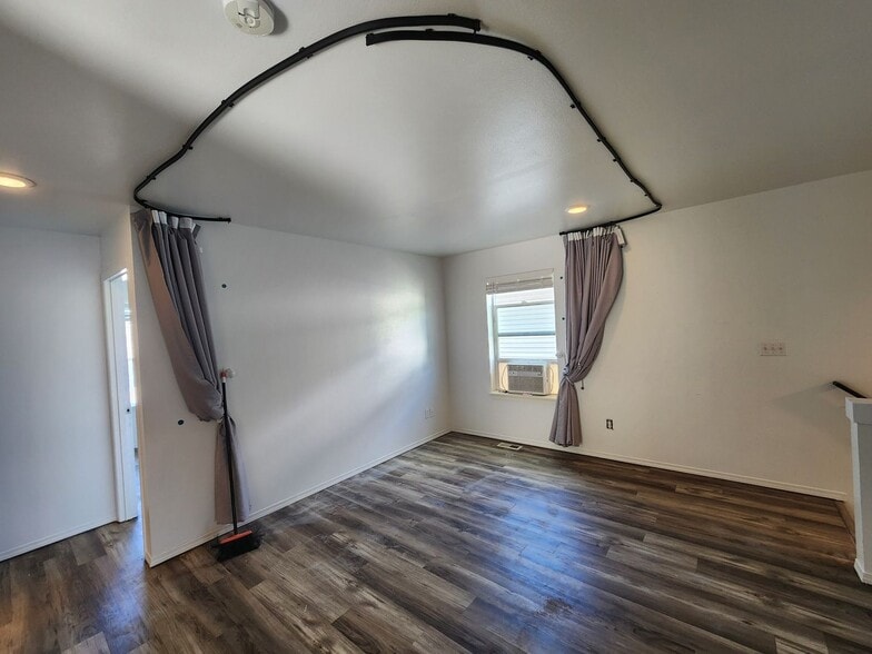 Building Photo - 2189 SW Grebe Way
