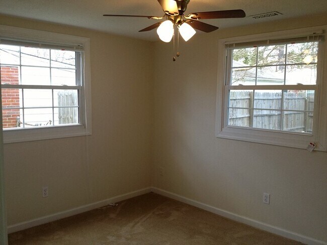 Building Photo - 4 Bedroom Single Family Home in Hampton