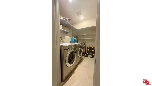 Building Photo - 19562 Cave Way