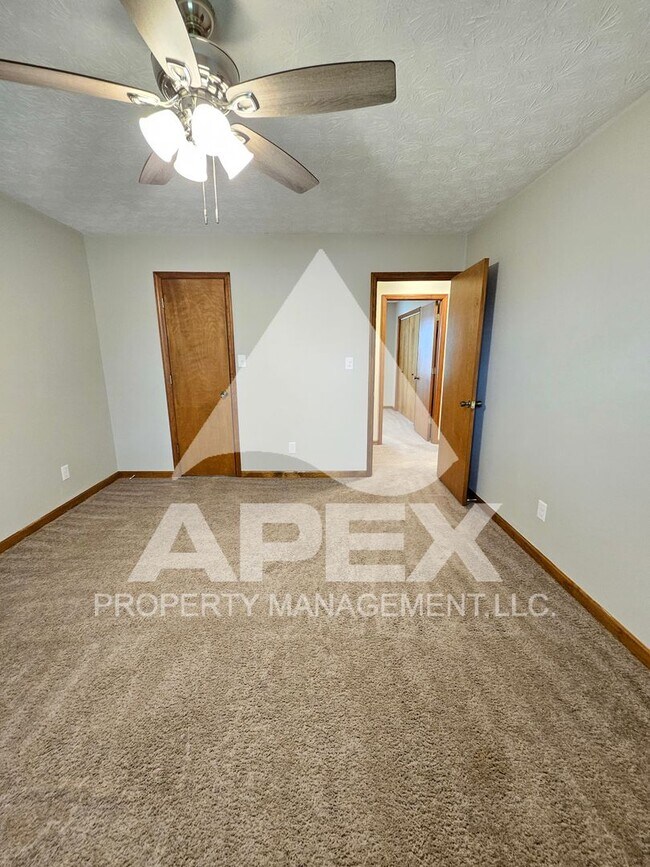 Building Photo - Beautiful 3 Bd/2 Ba Brick Single Family Home w/2-Car Garage in Powell!