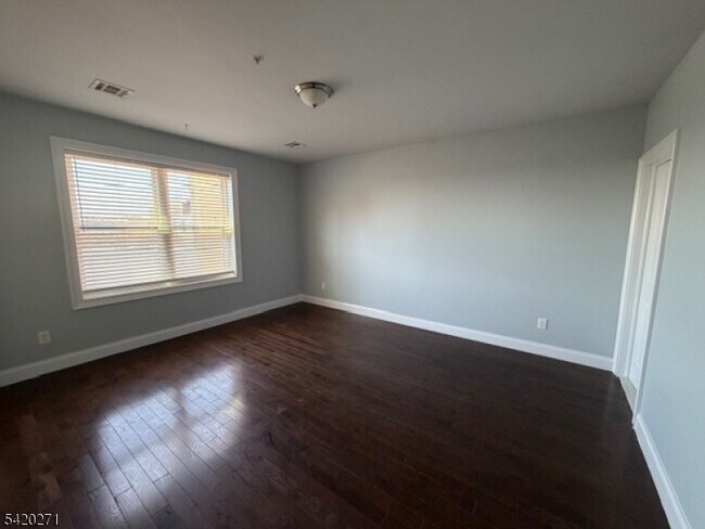 Building Photo - 90 Clinton Ave