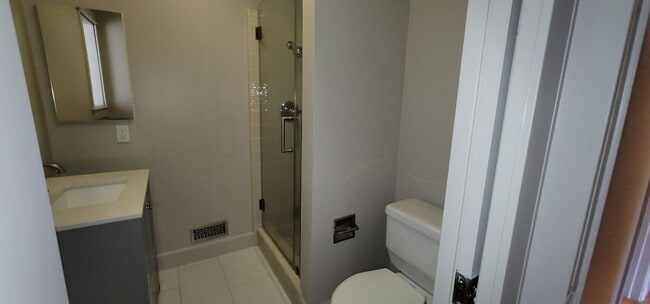 Building Photo - 133 Forest Hill Dr