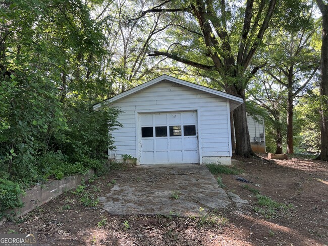 Building Photo - 100 Hillside St