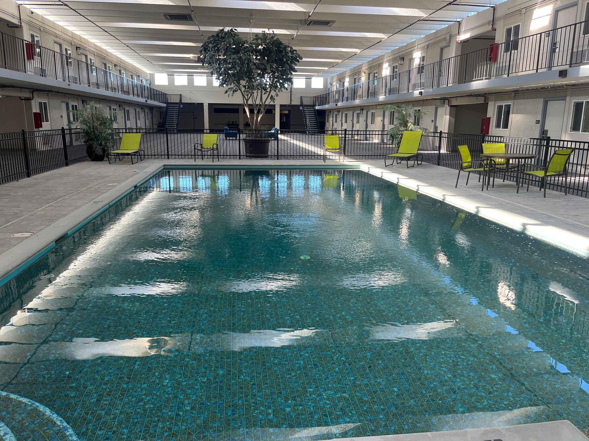 Building Photo - Furnished Studio-Sterling