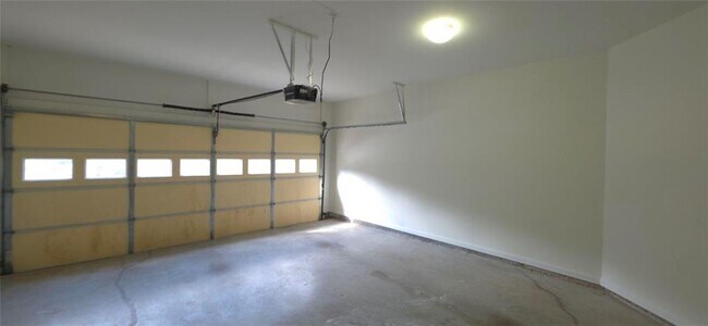 Building Photo - 561 Woodland Park Terrace