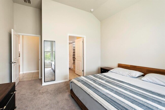 Building Photo - 9925 Comely Bnd