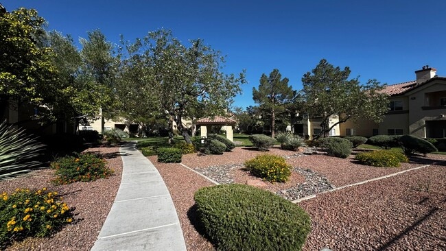 Building Photo - Welcome Home 3 bedroom condo