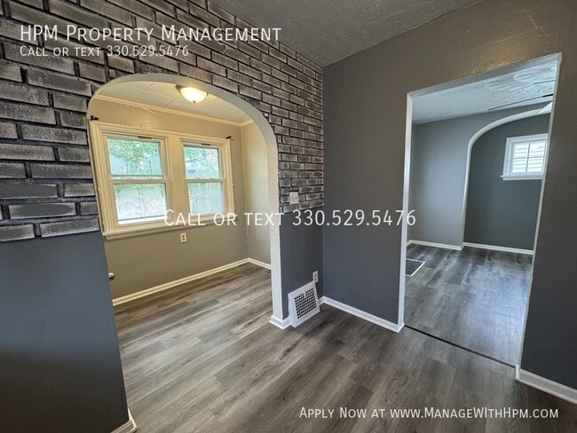 Building Photo - 1613 Spring Ave NE