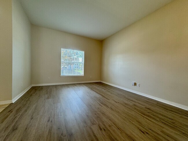 Building Photo - Beautiful 3/2 home near Lake Nona ~ Fenced In Yard ~ LVP & Tile Flooring ~ Community Pool!