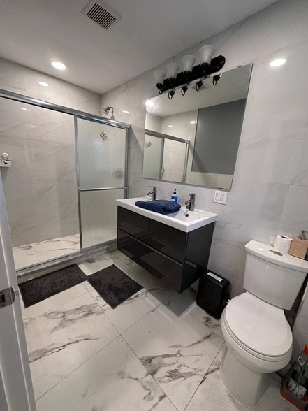 Building Photo - 387 Van Brunt St