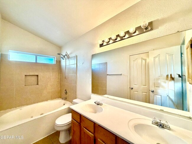 Building Photo - 436 Oakhurst Ln