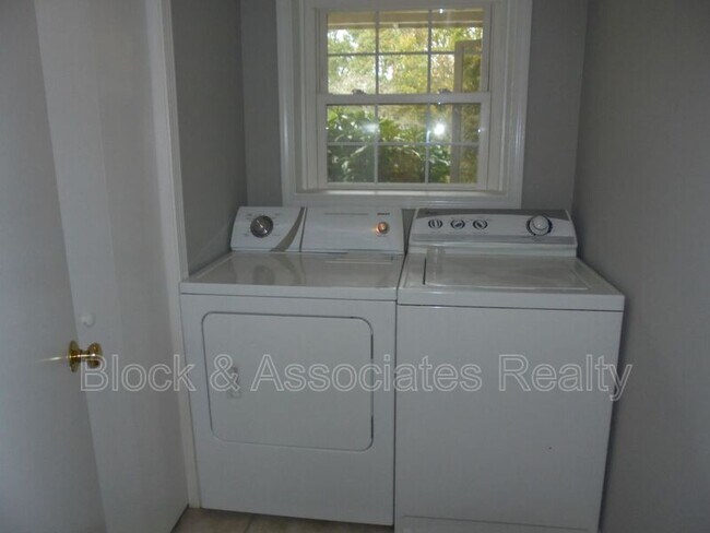 Building Photo - 2314 Dover Pl