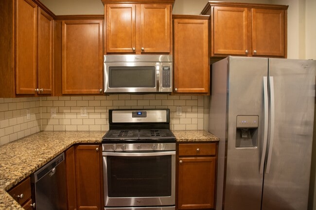 Building Photo - 122 Tuftin Dr