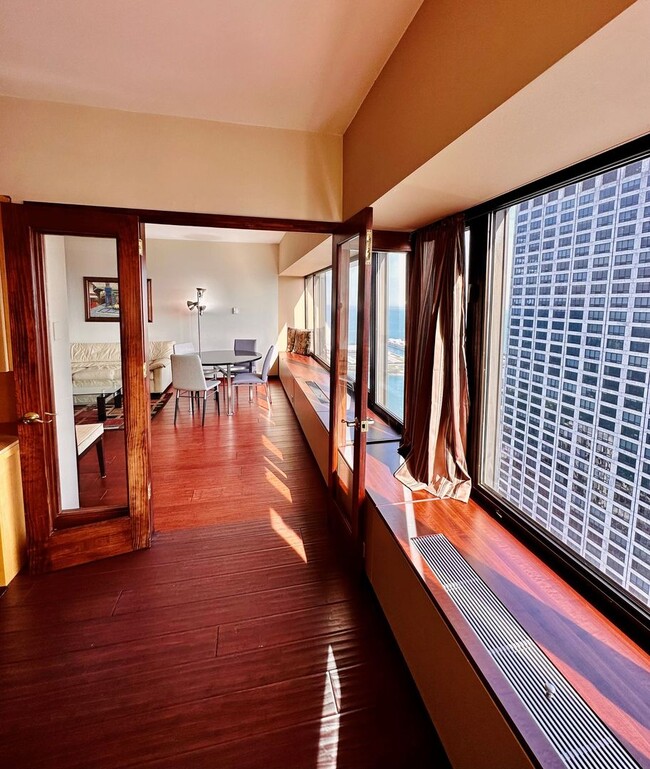 Building Photo - 175 E Delaware Pl