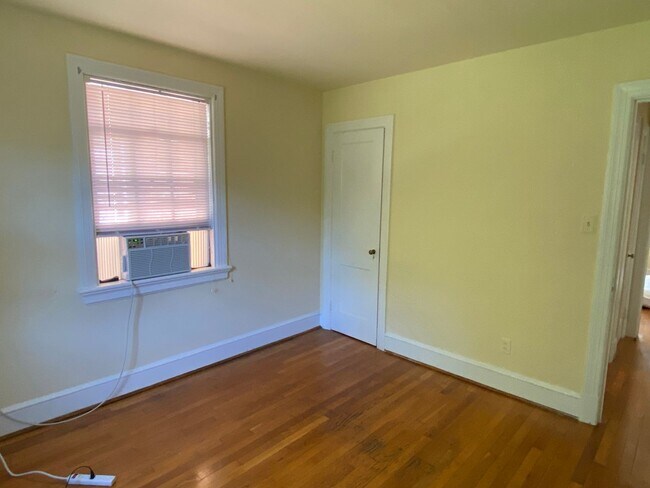 Building Photo - 4201 Bromley Ln