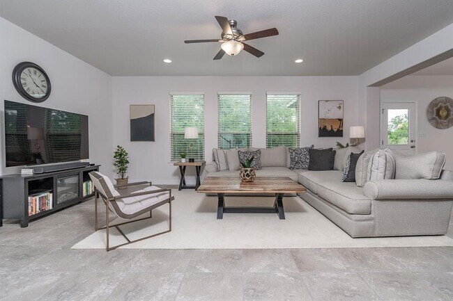 Building Photo - 1217 Naranjo Dr