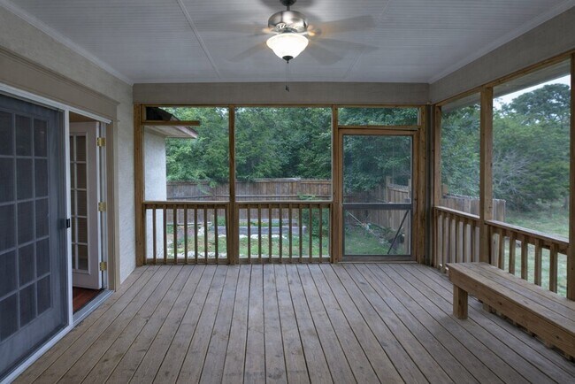 Building Photo - 659 Town Creek Rd