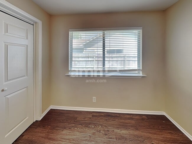 Building Photo - 102 Quail Cir