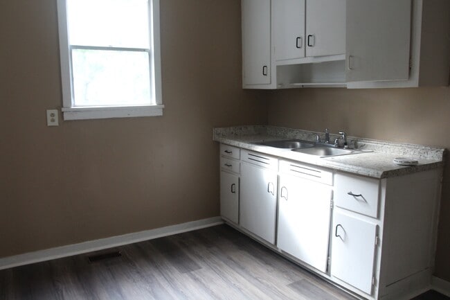 Building Photo - 1112 13th Ave