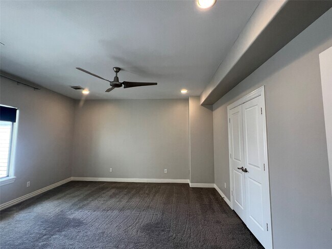 Building Photo - 2314 Camden Dr