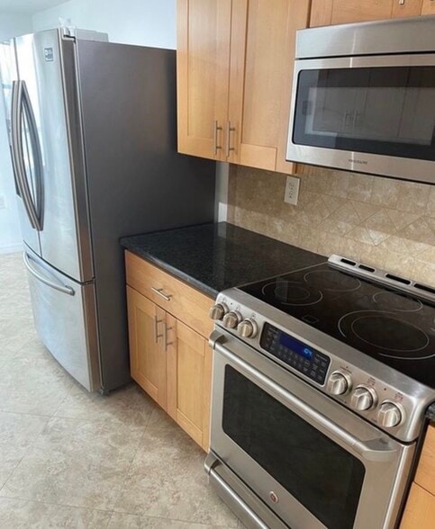 Kitchen - 5252 Mosaic Dr