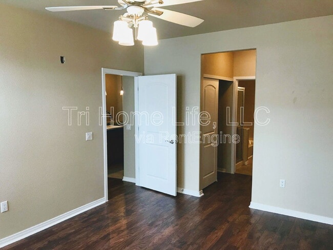 Building Photo - 10184 Park Meadows Dr