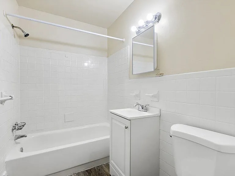 Building Photo - 921 W Spencer St