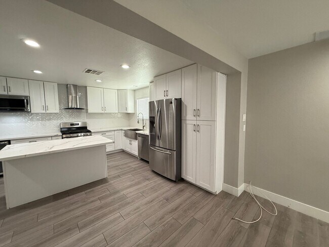 Building Photo - Modern Remodeled Home in Spring Valley