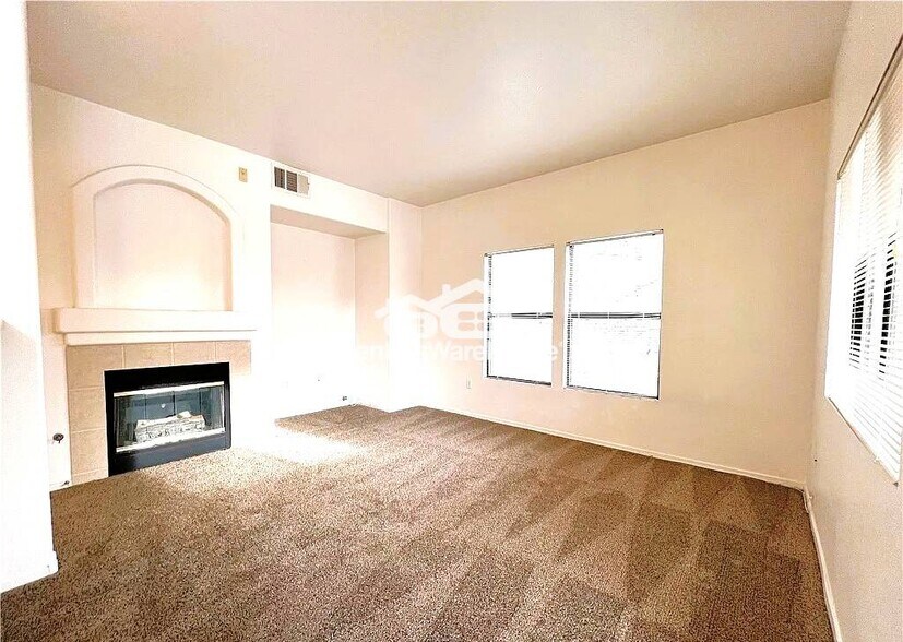 Building Photo - 8250 N Grand Canyon Dr