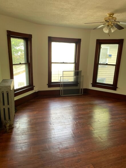 Building Photo - 146 Analomink St