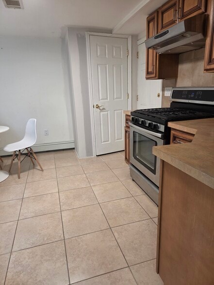 Building Photo - 456 Morse Ave